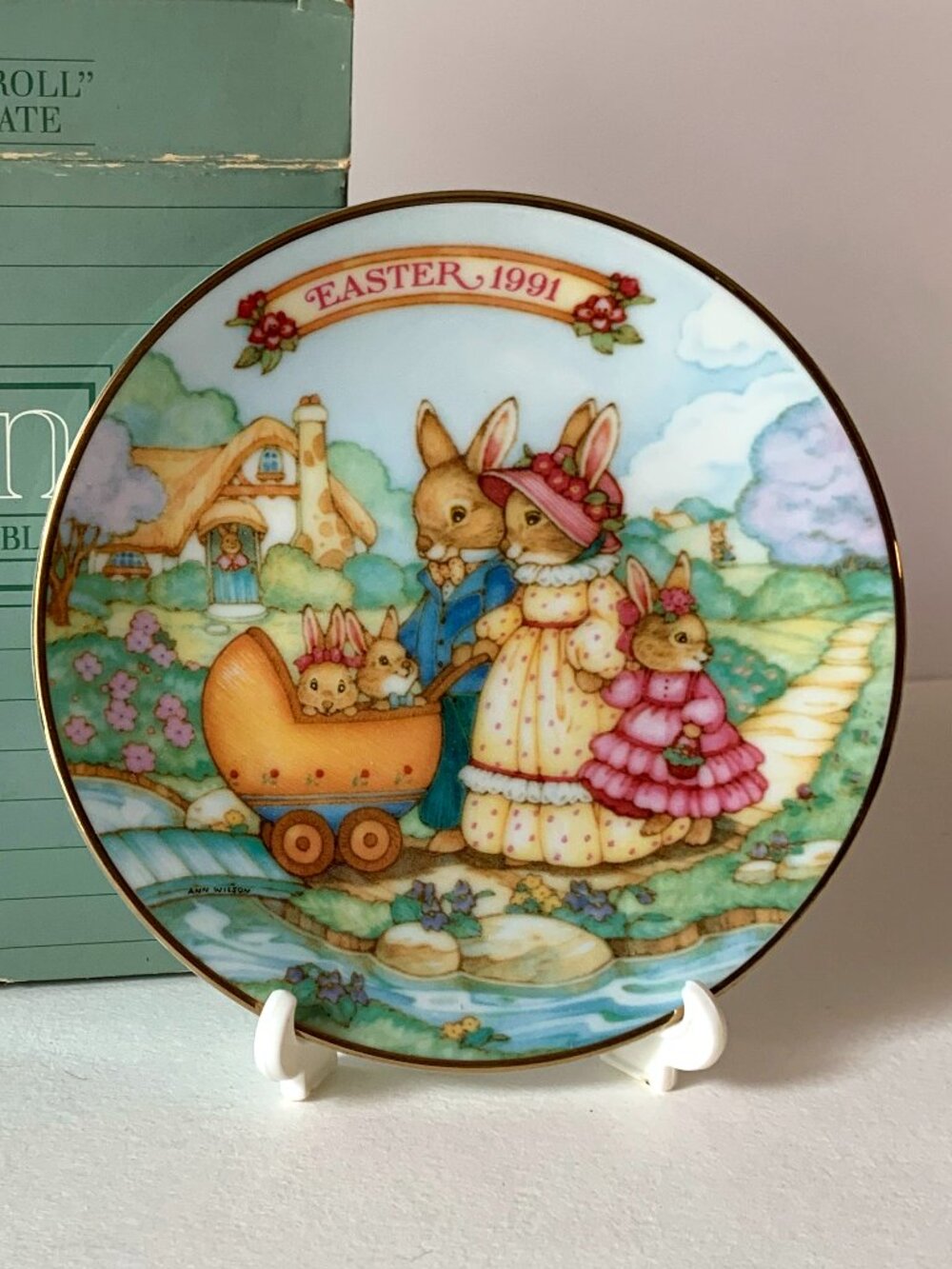 Avon Springtime Stroll Easter 1991 5" Plate Bunnies 22k Gold Trim & Stand NIB